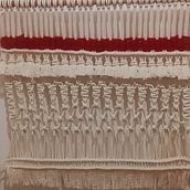 Mi proyecto del curso: Introducción al macramé: creación de un tapiz decorativo. Accessor, Design, Arts, Crafts, Interior Design, Decoration, Fiber Arts, Macramé, and Textile Design project by Claudia Cerda Ramirez - 05.14.2024