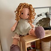 Mein Abschlussprojekt für den Kurs: Fabrication de poupées amigurumis romantiques. Een project van Craft, Speelgoedontwerp, Textiel, Haken, Amigurumi y Textielontwerp van Nina Lehmann - 09.05.2024
