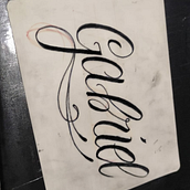 Meu projeto do curso: Tatuagem de letras cursivas à mão livre. Lettering, and Tattoo Design project by Thaís Rodrigues - 05.20.2024