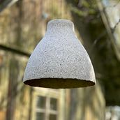 Paper pulp lamps. Artesanato, Design de produtos, Papercraft, Decoração de interiores, Cerâmica, DIY, Upc, e cling projeto de Maija Leimane - 24.05.2024