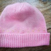 Mi proyecto del curso: Diseño y tejido de punto con mostacillas de colores. Un progetto di Design di accessori, Fiber Art, Maglia e Textile Design di trisha_autumn - 28.05.2024