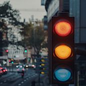 Red neuronal de clasificación para semáforos peatonales. Un proyecto de Programación, Desarrollo Web e Inteligencia Artificial de Isai Perez Ponce - 03.05.2024