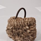 Meu projeto do curso: Criação de bolsas de couro artesanais para iniciantes. Design, Accessor, Design, Arts, Crafts, and Sewing project by gabrielaapioblog - 04.02.2024