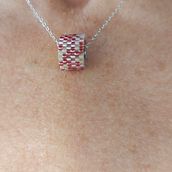 Mi proyecto del curso: Diseño de accesorios con cuentas: teje patrones elegantes. Un progetto di Design di accessori, Artigianato, Design di gioielli e Fiber Art di Esther Malpartida - 10.06.2024