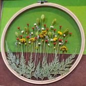 My project for course: Tulle Embroidery with Natural Flowers and Plants. Un progetto di Ricamo, DIY, Design floreale e vegetale e Textile Design di Iulia Condurache - 09.06.2024