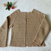 My project for course: Top-Down: One-Piece Crocheted Garments. Fashion Design, Fiber Arts, DIY, Crochet, and Textile Design project by elisaro_27 - 06.17.2024
