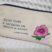 Il mio progetto del corso: Ricamo freestyle su tulle per principianti. Un progetto di Design di accessori, Ricamo, Illustrazione botanica e Textile Design di Gabriella Casano - 05.01.2024