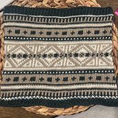 My project for course: Stranded colorwork knitting. Un proyecto de Diseño de complementos, Diseño de moda, Tejido, DIY, Tejido de punto y Diseño textil de Emma Fergusson - 17.06.2024