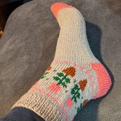 My project for course: Introduction to Colorwork Sock Knitting. Accessor, Design, Fashion Design, Fiber Arts, Knitting, and Textile Design project by jodyjohnstone - 06.25.2024