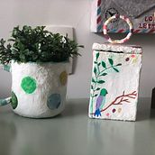 Meu projeto do curso: Objetos feitos de polpa de papel. Arts, Crafts, Product Design, Paper Craft, Decoration, Ceramics, DIY, Upc, and cling project by mtaquette - 06.29.2024