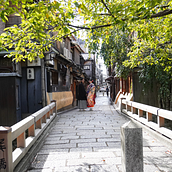 Amor en Higashiyama. Een project van Fotografie van Sandra Lyn - 02.07.2024