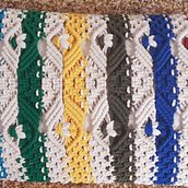 My project for course: Macramé: Basic and Complex Knots. Een project van Ontwerp van accessoires, Interieurontwerp,  Interieurdecoratie, Textiel, Macramé y Textielontwerp van bettyflor - 03.07.2024