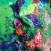 Mi proyecto del curso: Diseño de moda: pintura y bordado sobre prendas. Un proyecto de Pintura, Diseño de moda, Bordado, DIY, Upc, cling y Diseño textil de Myriam Pérez - 07.07.2024