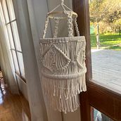 Mi proyecto del curso: Diseño de accesorios en macramé. Een project van Ontwerp van accessoires, Craft,  Interieurdecoratie, Textiel, Macramé y Textielontwerp van Nataly Mella Castro - 05.07.2024