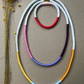 Mi proyecto del curso: Iniciación a la bisutería con cordón: fabrica tus propios collares. Jewelr, Design, and Macramé project by Viely Flores - 05.20.2024