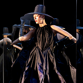 Conceptualización y desarrollo de campaña para plataforma de negocios de moda BFW. Een project van  Modeontwerp van Federico Bernal - 26.04.2024