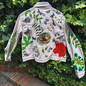 VUELO DE MARIPOSA. Painting, Fashion Design, Embroider, DIY, Upc, cling, and Textile Design project by Andrea Johanna Rios Melgarejo - 02.02.2023