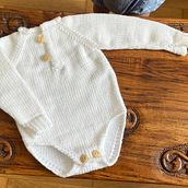 Il mio progetto del corso: Body raglan 3-6 mesi. Projekt z dziedziny Projektowanie mod,  Tkactwo, Dziewiarstwo Ręczne, Wzornictwo tekst i liów użytkownika Milena Nardo - 14.07.2024