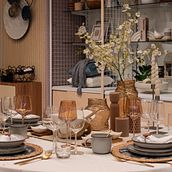 Mi proyecto del curso: Estilismo de mesa: combina vajillas de forma única. Un projet de Artisanat, Céramique , et Décoration d'intérieur de Daniel Muñoz Mejía - 09.07.2024