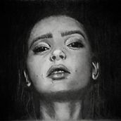 Mein Abschlussprojekt für den Kurs: Künstlerisches Porträt mit Kohlestift: die Atmosphäre. Traditional illustration, Fine Arts, Drawing, Portrait Drawing, Realistic Drawing, and Artistic Drawing project by Valeria Gomez - 07.16.2024