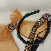Mi proyecto del curso: Bordado con pedrería: crea accesorios para el pelo. Accessor, Design, Arts, Crafts, Jewelr, Design, Fashion Design, Embroider, DIY, and Textile Design project by Mónica Mora Carrasco - 07.16.2024