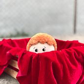 La versión pequeñita de mi hermano mayor.. Un progetto di Artigianato, Design di giocattoli, Social media, Fotografia con smartphone, Fotografia di prodotti, Cucito, Fotografia per Instagram, Modellistica e confezione sartoriale di vangelyab - 20.07.2024