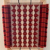 My project for course: Geometric Braiding: from Dyeing to the Final Product. Accessor, Design, Decoration, Fiber Arts, DIY, Textile D, eing, Weaving, and Textile Design project by Mirna - 07.24.2024