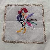 Gallinita, un regalo para mi abuelita. Embroider, and Textile Design project by Javiera Pizarro Robles - 03.24.2022