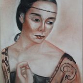 PROYECTO FINAL RETRATO DE ASTRID TRES TIZAS MYSBERRIO. Un progetto di Belle arti, Bozzetti, Disegno, Disegno di ritratti, Disegno realistico e Disegno artistico di Susana Berrio - 26.07.2024