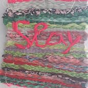 Mein Abschlussprojekt für den Kurs: Weben und Upcycling: Tapisserie mit Stoffresten. Accessor, Design, Interior Decoration, Fiber Arts, Weaving, and Textile Design project by mpillwitz - 07.26.2024