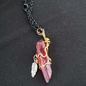 Red Crystalline Wire Wrap. Design de joias projeto de Erin Clay - 31.07.2024