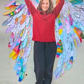 "Wings to Soar High" . Un projet de Éducation, Collage, Art urbain, Papercraft, Dessin, Photographie smartphone, Art conceptuel , et DIY de marineta24 - 02.08.2024