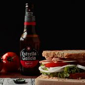 "Con pan de bollo sin moño". Photographic Lighting, Food Photograph, Food St, and ling project by Cris Cela Iglesias - 08.08.2024