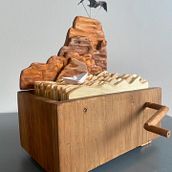 Meu projeto do curso: Autômatos de madeira: dê vida a esculturas com movimento. Un proyecto de Diseño de personajes, Escultura, Diseño de juguetes, Art to, Carpintería y Diseño de papelería				 de ratocarias - 09.08.2024