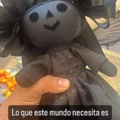 Paloma Negra. Arts, and Crafts project by Gabriela Lara - 08.11.2024