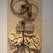 «Entendimiento» ( 61 x 106 cm) Ensamblaje, escultura, upcycling, reciclaje, arte sostenible, poesía visual.. Projekt z dziedziny  Sztuki piękne, Projektowanie wnętrz, Rzeźba, Concept art, Dekoracja wnętrz,  Tkactwo, Upc i cling użytkownika Inés N. Monfil - 16.08.2024