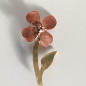 My project for course: Hand-Painted Metal Jewelry with Patinas and Pigments Ein Projekt aus dem Bereich Erweiterungsentwicklung, H, werk, Schmuckdesign, Modedesign, DIY und Dekoratives Malen von Nora Al Usaimi - 17.08.2024