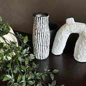 Vaso e scultura di carta. Un proyecto de Artesanía, Diseño de producto, Papercraft, Decoración de interiores, Cerámica, DIY, Upc y cling de Susanna Caselli - 18.08.2024