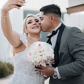 My project for course: Wedding Photography: Couples Session. Photograph, Portrait Photograph, Documentar, Photograph, and Photographic Composition project by luxxmediamx - 08.08.2024