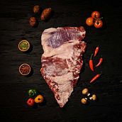 Carnes Gourmet Online. Product Design, Marketing, Product Photograph, Mobile Marketing, and Social Media Design project by Lucia Ferrer Campillo - 08.29.2024