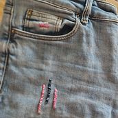 Mi proyecto del curso: Bordado: reparación de prendas. Un projet de Broderie, Couture, DIY, Upc, cling , et Design textile de Verena Remmele - 31.08.2024