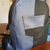 My project for course: Fashion upcycling: Create a backpack with second-hand clothes. Fashion Design, Sewing, DIY, Upc, cling, Patternmaking, and Dressmaking project by Milena Alarcon - 08.31.2024