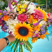 My project for course: Floral Arrangement Design with Seasonal Blooms. Projekt z dziedziny Projektowanie wnętrz, Architektura krajobrazu,  Dekoracja wnętrz, DIY, Kompoz i cje kwiatowe i botaniczne użytkownika Elena Barrows - 31.08.2024