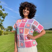 My first projects for course: Granny Square Crochet: Make Your Own Sweater. Un projet de St, lisme, Art textile, DIY, Crochet , et Design textile de barbaraimoveisluxo - 01.09.2024