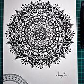 Proyecto del curso: El arte de dibujar mandalas: crea patrones geométricos. Drawing & Ink Illustration project by Victoria García - 09.19.2024