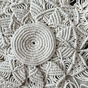Mein Abschlussprojekt für den Kurs: Kreisförmige Makrameetechniken. Artesanato, Decoração de interiores, Macramê, Tecido, e Design têxtil projeto de annika_schowalter - 07.09.2024