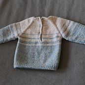 Mi proyecto del curso: Tejido de prendas infantiles con raglán top down. Fashion Design, Fiber Arts, Knitting, and Textile Design project by pilara_arias - 09.08.2024