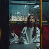 Mój projekt z kursu: Fotografia i mrok: twórz filmowe portrety. Un progetto di Ritocco fotografico, Composizione fotografica, Illuminazione fotografica, Fotografia e Postproduzione fotografica di Hanna Wierzbicka - 11.09.2024