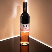 Mi proyecto del curso: Fotografía de objetos brillantes y esquemas de iluminación Ein Projekt aus dem Bereich Beleuchtungsdesign, Fotografie, Bildbearbeitung, Produktfotografie, Beleuchtung für Fotografie und Studiofotografie von CARLOS VÁSQUEZ - 17.09.2024