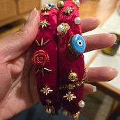 My project for course: Beaded Embroidery: Create Hair Accessories. Een project van Ontwerp van accessoires, Craft, DIY, Borduurwerk,  Modeontwerp, Sieradenontwerp y Textielontwerp van Stephany Weaver - 18.09.2024